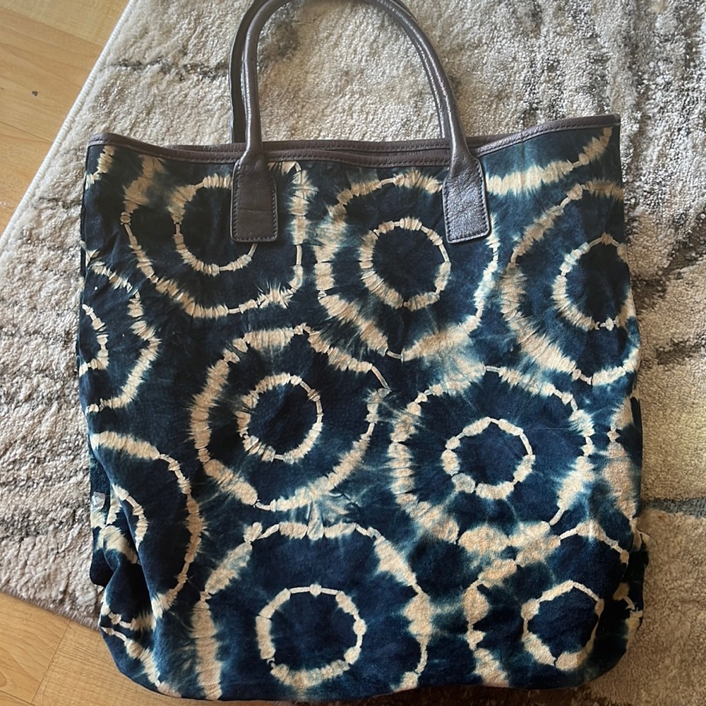 Boston Proper Navy tie dye leather tote bag w/faux leather trim.